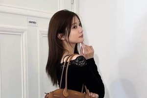 生見愛瑠、おなかチラリな「めるのふく」コーデで異次元スタイル　「かわいい」「前髪あり好き」悶絶