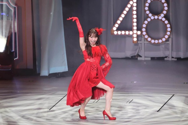 5位の山内瑞葵さんは、赤い衣装で「赤いピンヒールとプロフェッサー」を披露した