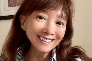 アグネス・チャン71歳、膝上ミニワンピ姿で神スタイル炸裂　「長男と孫と半日遊びました」「本当に楽しかった」