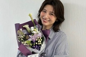 宇賀なつみアナ、背中ざっくり黒ロングドレス姿で色気ダダ漏れ　「美しすぎ」「色っぽい」「ますます綺麗に」
