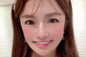 安西ひろこ、ミニ丈白ショーパンあわせたコーデで神スタイル炸裂　「可愛い過ぎる」「美しい」「本当に綺麗」