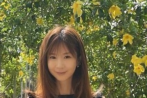 ほしのあき、13歳年下の三浦皇成と結婚16年目　肩出しノースリワンピ姿で...夫婦ラブラブお祝い2ショット