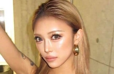 「ラヴ上等」話題の美女モデル・るる、肩出しノースリ＆へそピアスキラリ「激カワ」ドキっ　「超絶可愛い過ぎる」