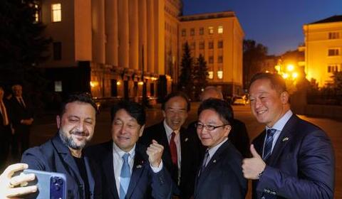 「水とパンで18時間しのぎました」小野寺五典・元防衛相ぼうぜん　「着の身着のまま」シェルターへ避難