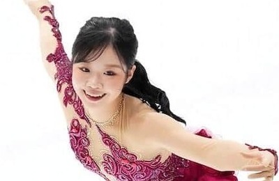 優勝の中井亜美、華やかイエローのミニ丈衣装で...青木祐奈、住吉りをんと表彰台3ショット　「可愛いすぎる！！」
