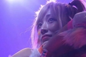 美女プロレスラーのウナギ・サヤカ、ミニ丈メイド服姿で「可愛すぎる」「アイドルやね」　リング上と雰囲気変わって