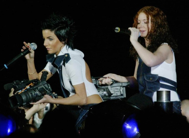 「t.A.T.u」ユーリャさん、リェーナさん（写真：ロイター/アフロ）