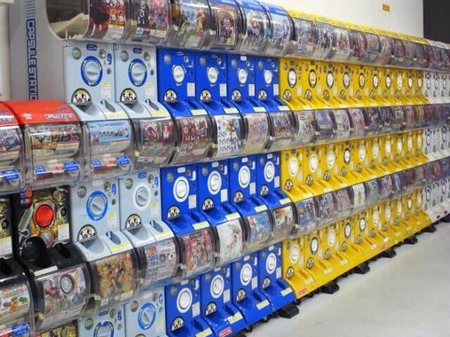 玩具店市場をけん引する、カプセルトイ人気