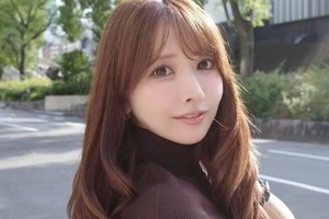 三上悠亜、デニムのミニスカあわせた秋コーデにドキっ　「オシャレで素敵」「可愛いくて美し過ぎるよ～」