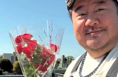 桜塚やっくんの死去から13年...芋洗坂係長、墓参りへ　「近況報告出来ました」もものチューハイで献杯