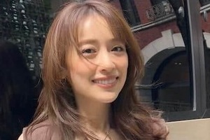 泉里香、シンプルコーデでカワイイがダダ漏れ反響...「相変わらず美しすぎる」　夫はサッカー日本代表・谷口彰悟