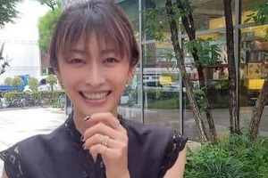 山田優、ド派手ピンク髪モデル母親と神スタイル2ショット　「ママかっこよすぎでしょ」「美人親子」大反響