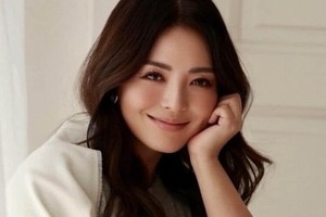 エンゼルス菊池雄星の美人妻・瑠美さん、ミニ丈真っ赤なタイトワンピで色気ダダ漏れ　「ずっと綺麗」