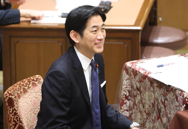 自民党の小林鷹之政調会長（写真：つのだよしお/アフロ）
