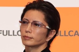 信号待ち中に正面衝突...GACKT、愛車運転中の事故被害を報告　「なんで対向車線に車止めてんだ？」相手発言に唖然騒然