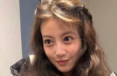 今田美桜、肩出しノースリワンピで「激カワ」全身ショット　ゆるふわヘアスタイルも超キュート...ドキっ