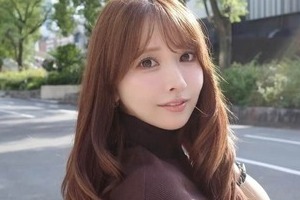三上悠亜、超ミニ丈ワンピで色気ダダ漏れショット　「可愛くて美しい」「超可愛い過ぎる」神スタイル炸裂