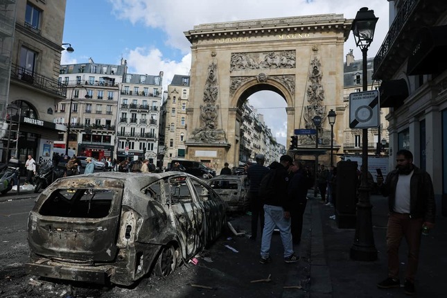 フランスの大規模デモでは一部が暴徒化している（写真：ロイター/アフロ）
