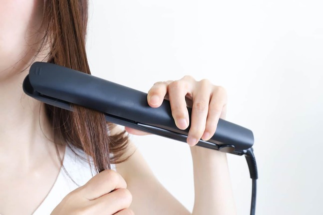 ヘアアイロンの使用には注意が必要だ（写真はイメージ、今回の事案と直接の関係はありません）
