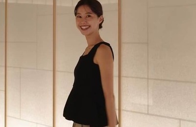 サッカー日本代表・佐野海舟との結婚公表で話題　モデル木下桜、ジャケットを使ったシックなコーデ