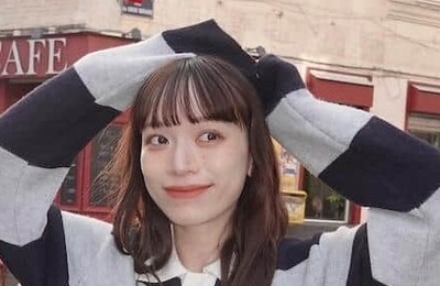 サッカー日本代表・上田綺世の妻、メガネ姿で愛娘と2ショット　「可愛すぎてもう」