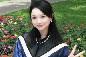 女子ゴルフのセキ・ユウリ、ミニスカウェア×ポニーテールが素敵　ゴルフ以外のファッションショットも