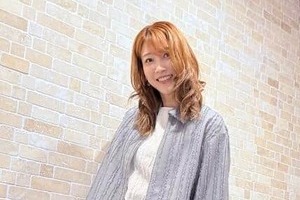 狩野舞子「ブラトップ×ショーパン姿」で引き締まったお腹を披露　クールな表情に神スタイル「腹筋凄い」