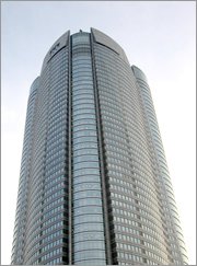 テレビ局の買収を試みたネット企業2社(ライブドア・楽天)が入居する六本木ヒルズ