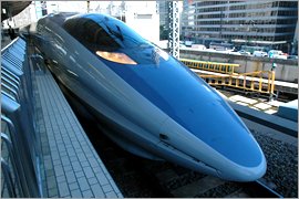 最高時速３００キロを出す東海道･山陽新幹線の「のぞみ」５００系