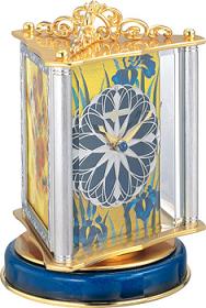 リズム時計が発売する七宝絵画時計シリーズ。写真はゴッホの名画をモチーフにした「七煌(しこう)」