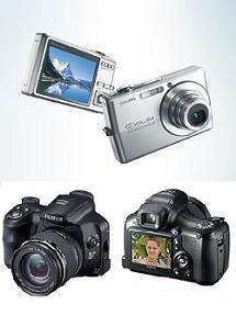 富士写真フィルムが発売する「FinePix　S6000fd」（下）とカシオが発売する「EXILIM ZOOM EX-Z700」（上）
