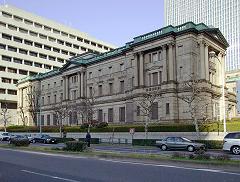 日銀本店。権威は守れるのか