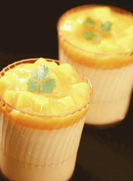 マキシム・ド・パリが発売する「プラチナ　マンゴー・プリン」