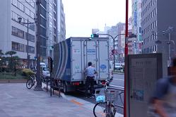 荷物の搬入にも新たな人手が必要に