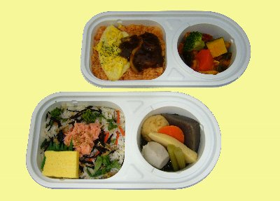 ローソンが発売する「野菜といっしょに オムハヤシとラタトゥイユ」(上)と「野菜といっしょに 鮭ひじきご飯と野菜炊き合わせ」(下)