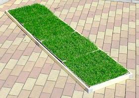 アルファデータが発売するベランダ用芝生セット「ベランダグリーン」