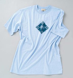 デサントが発売する、水洗いだけで汚れが落ちる機能素材を使用したTシャツ