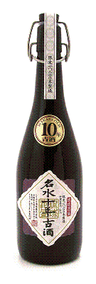 ヘリオス酒造が発売した「名水十年古酒」。18,200本の限定販売