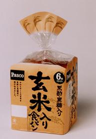 敷島製パンが発売する「玄米入り食パン 黒酢・黒糖入り(6枚スライス)」