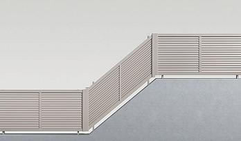 新日軽が発売する目隠しフェンス「ニューエクスチェンジフェンスDK型」(中央)