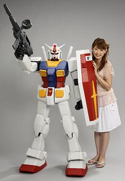 バンダイが発売する『HYPER　HYBRID　MODEL（ハイパー　ハイブリッド　モデル）　1/12　RX-78-2　GUNDAM（ガンダム）』（ｃ）創通エージェンシー・サンライズ