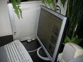 液晶パネルをめぐる調査の行方に注目集まる