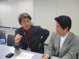 鳥越俊太郎・オーマイニュース編集長(左)と大森千明・J-CASTニュース編集長(右)