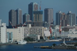東京都中央区佃のマンション群。住民の不安を呼ばないような対策が求められる