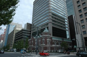全国銀行協会が入居する東京･丸の内の銀行会館。協会には大手銀行がすべて加入している