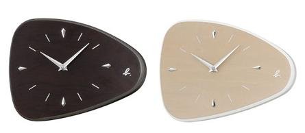 セイコークロックが発売する「アニエスベー」の掛時計「AC435K（カリン）」（左）「AC435W（メープル）」（右）