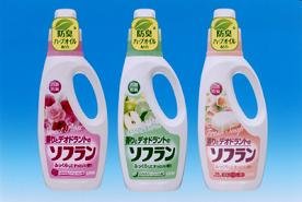 新たに防臭効果を強調したパッケージになった「香りとデオドラントのソフラン」3種類