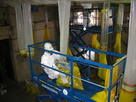 アスベスト部分だけを外側から密閉して除去する「ふうじろうJ」