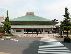 初日の結びの一番で朝青龍と豊ノ島が対戦