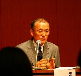 「朝ズバッ！」問題について会見するBPO放送倫理検証委員長の川端和治弁護士